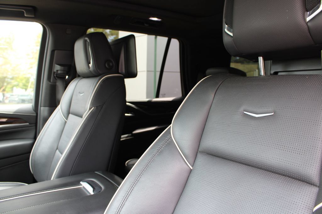 Used 2021 Cadillac Escalade Premium Luxury AWD/4WD image 7
