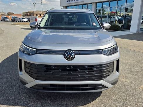 Used 2025 Volkswagen Tiguan S image 2