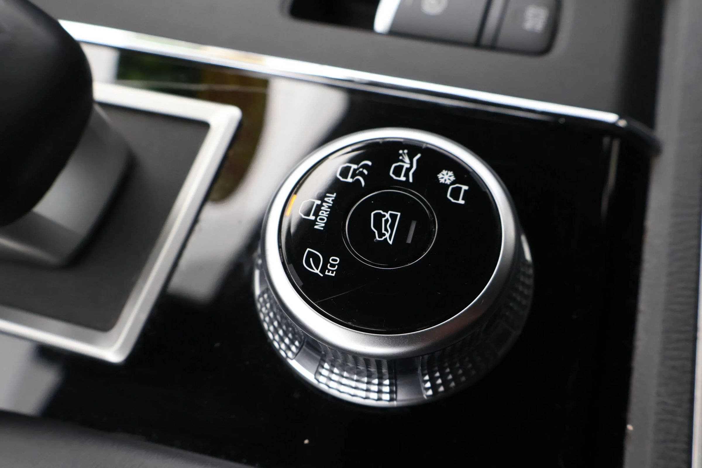 Used 2024 Mitsubishi Outlander FWD image 40