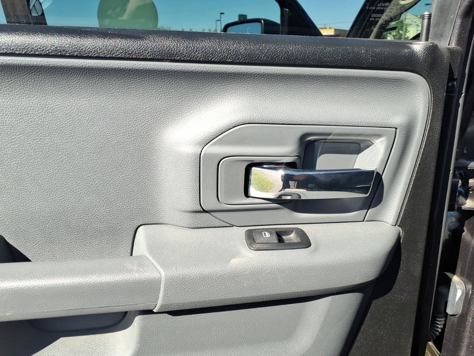 Used 2024 RAM 1500 Classic SLT AWD/4WD image 9