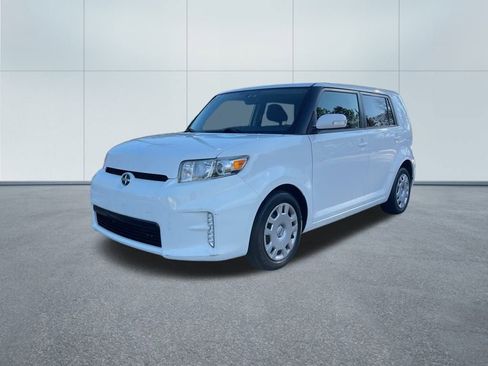 Used 2015 Scion xB image 2