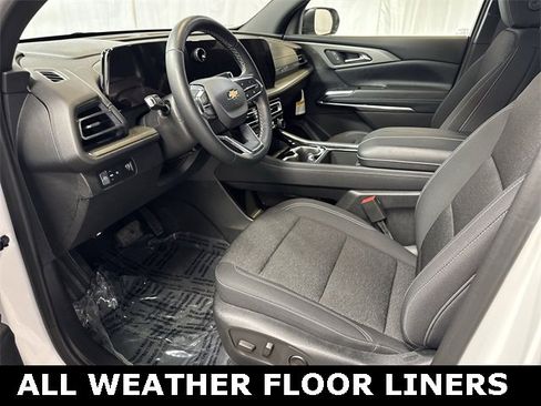 Used 2025 Chevrolet Traverse LT w/ Driver Confidence Package image 11