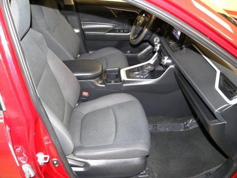 Used 2021 Toyota RAV4 LE image 72