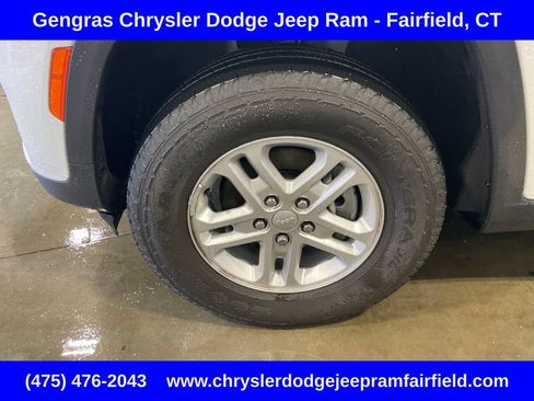 Certified 2023 Jeep Grand Cherokee Laredo w/ Luxury Tech Group I AWD/4WD image 10