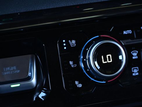 Used 2024 GMC Sierra 2500 AT4 w/ AT4 Premium Plus Package image 38