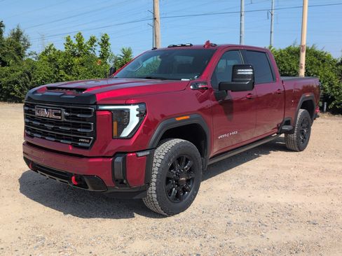 Used 2024 GMC Sierra 2500 AT4 w/ AT4 Premium Plus Package AWD/4WD image 10