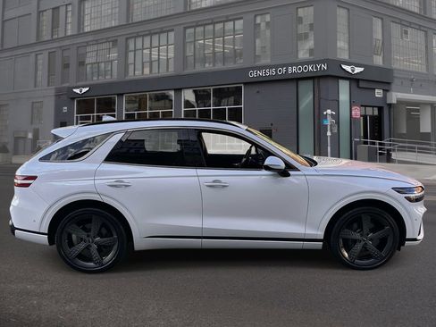 Used 2023 Genesis GV70 3.5T Sport w/ Sport Prestige Package AWD/4WD image 6