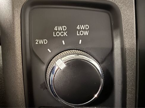 Used 2018 RAM 1500 ST w/ SXT Appearance Group AWD/4WD image 26