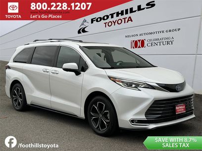 Used 2025 Toyota Sienna Platinum