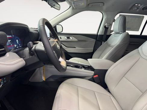 Used 2026 Ford Explorer Active w/ Active Comfort Package AWD/4WD image 7