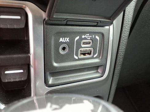 Used 2025 Jeep Wrangler Sport S image 12