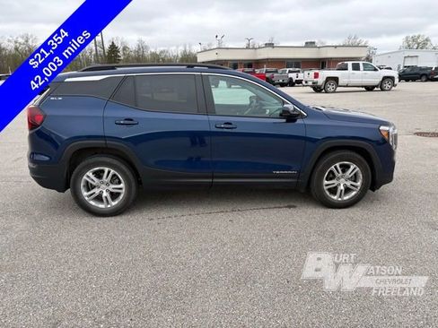 Used 2023 GMC Terrain SLE w/ Driver Convenience Package FWD image 8