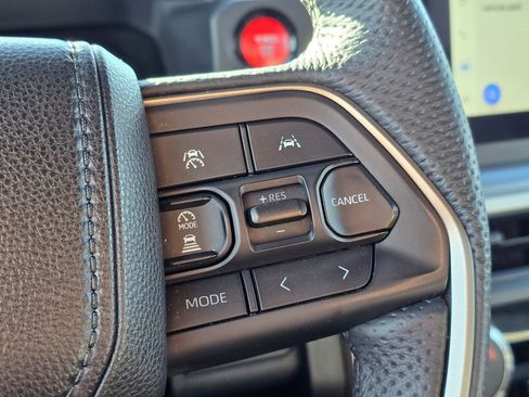 Used 2025 Toyota Tacoma TRD Off-Road image 31