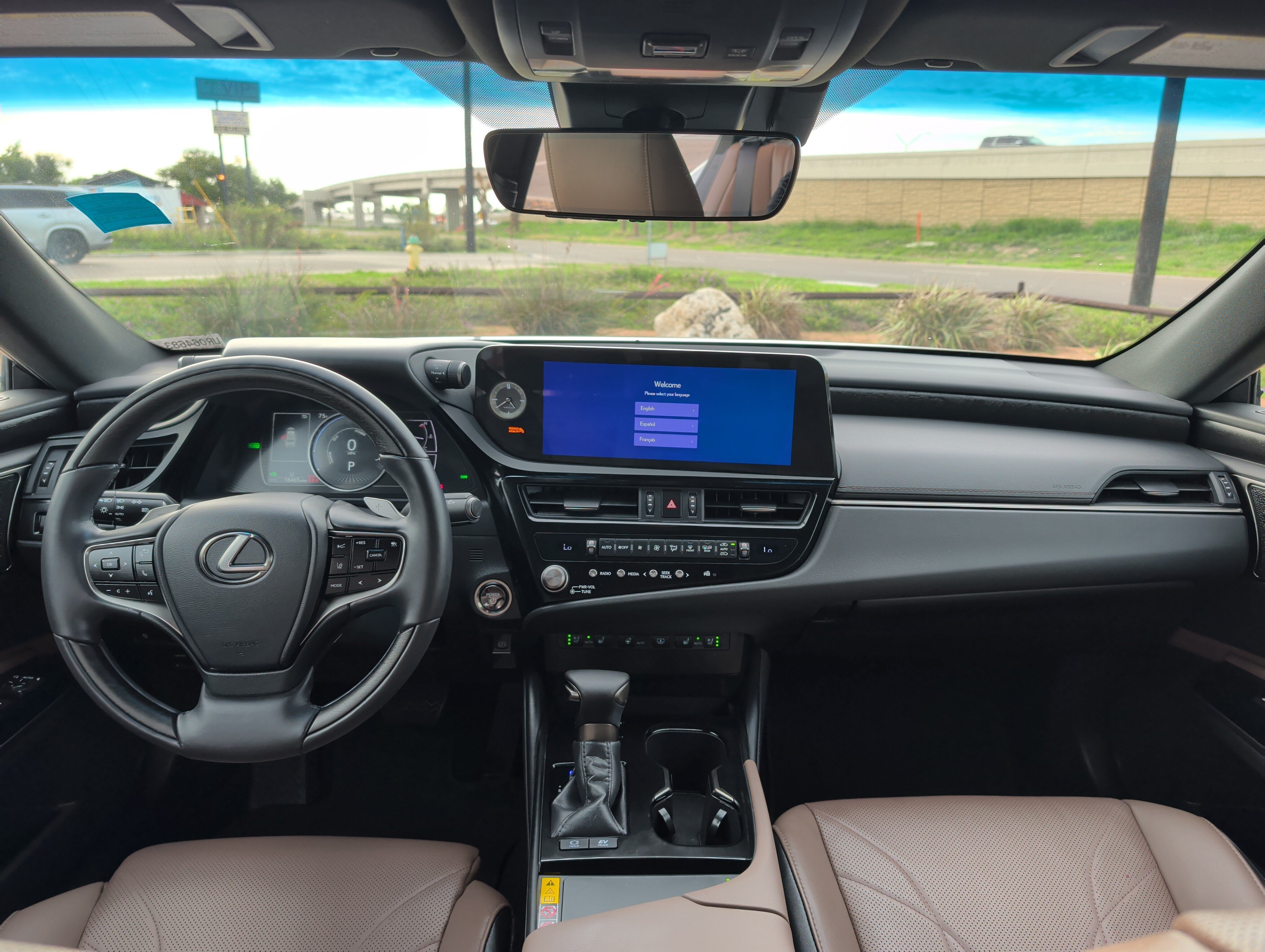 Used 2025 Lexus ES 300h Ultra Luxury w/ Accessory Package (Z1) FWD image 27