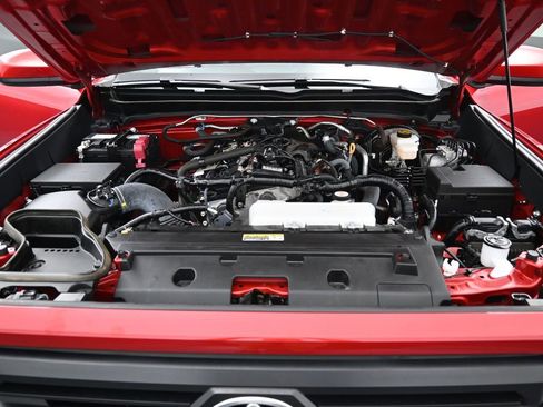 Certified 2024 Toyota Tacoma SR5 AWD/4WD image 32