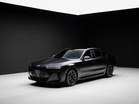 Used 2023 BMW i7 xDrive60 image 4