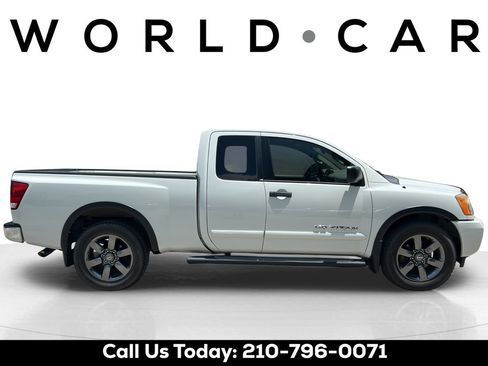 Used 2015 Nissan Titan SV w/ SV Value Truck Package RWD image 2