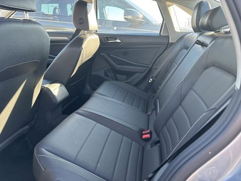 Used 2024 Volkswagen Jetta SE image 5