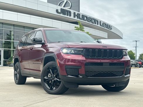 Used 2025 Jeep Grand Cherokee L Laredo RWD image 2
