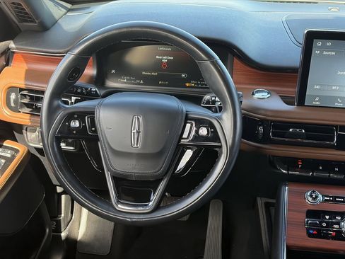 Certified 2022 Lincoln Aviator Reserve AWD/4WD image 16