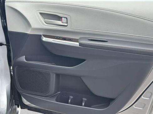 Used 2024 Toyota Sienna LE w/ LE Plus Package FWD image 12