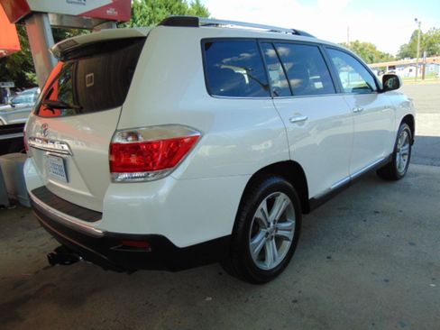 Used 2012 Toyota Highlander Limited w/ Tow Pkg FWD image 22