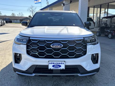 New 2026 Ford Explorer Platinum image 2