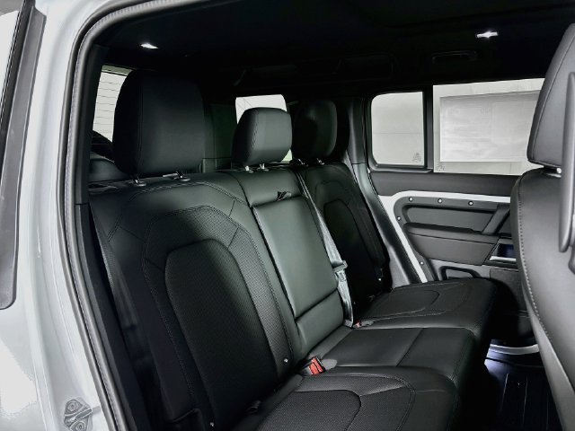 New 2026 Land Rover Defender 110 X-Dynamic SE AWD/4WD image 24