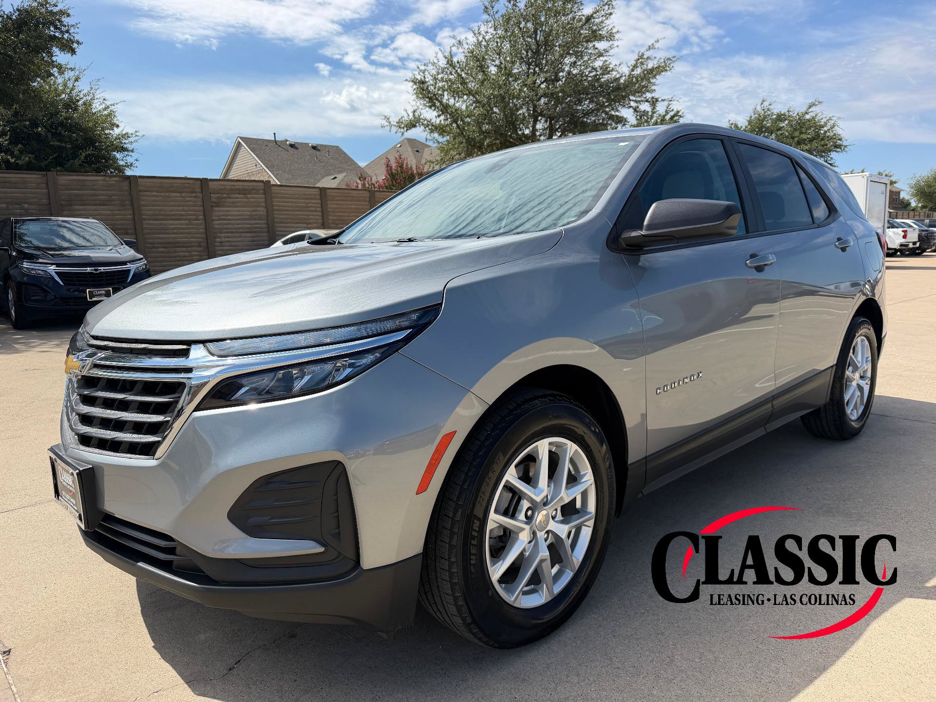 Used 2023 Chevrolet Equinox LS w/ LS Convenience Package FWD image 1