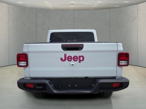 Used 2024 Jeep Gladiator Sport AWD/4WD image 6