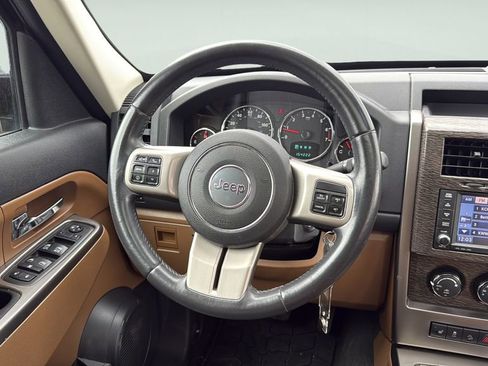 Used 2012 Jeep Liberty Limited w/ Tire & Wheel Group AWD/4WD image 15