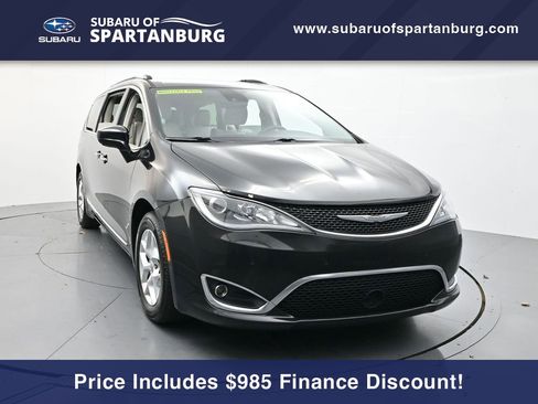Used 2017 Chrysler Pacifica Touring-L Plus w/ Advanced Safetytec Group image 2