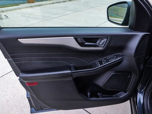 Used 2022 Ford Escape SE w/ Cold Weather Package image 35