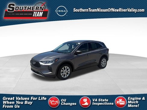 Used 2023 Ford Escape Active w/ Tech Pack #1 FWD image 1