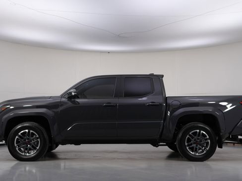 Used 2024 Toyota Tacoma TRD Sport w/ TRD Sport Premium Package image 8