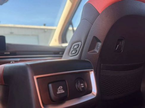 Used 2026 Kia Carnival SX Prestige image 23