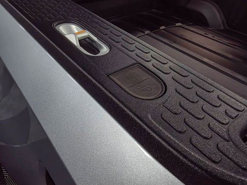 Used 2025 Rivian R1T Adventure image 13