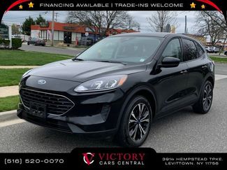 Used 2022 Ford Escape SE w/ SE Sport Appearance Package image 1