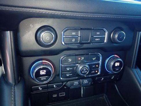 Used 2022 Chevrolet Suburban Z71 image 52