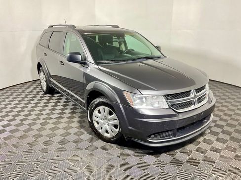 Used 2017 Dodge Journey SE image 2