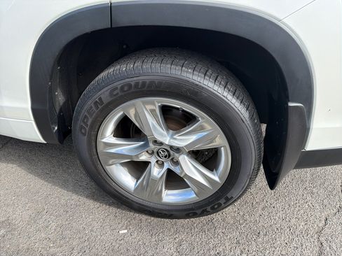 Used 2019 Toyota Highlander Limited image 14
