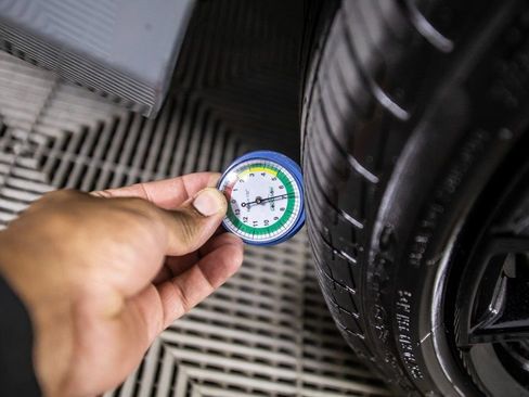 Used 2023 BMW M440i Convertible w/ Premium Package image 34