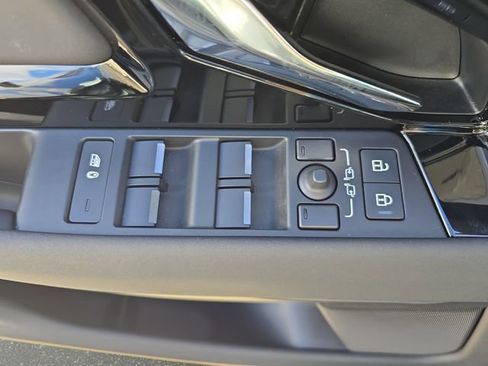 Certified 2025 Land Rover Range Rover Evoque S AWD/4WD image 31
