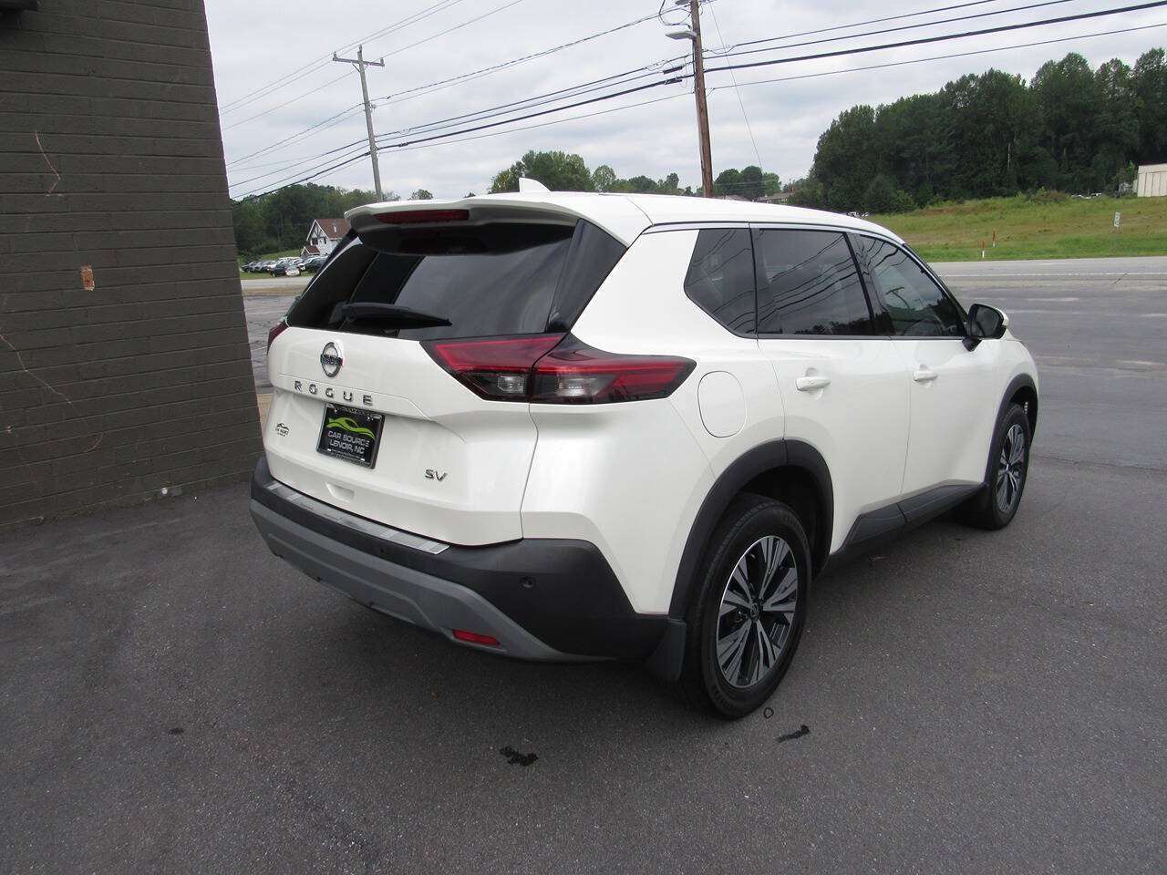 Used 2021 Nissan Rogue SV FWD image 4