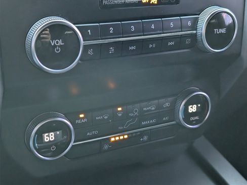 Used 2021 Ford Expedition XLT image 23