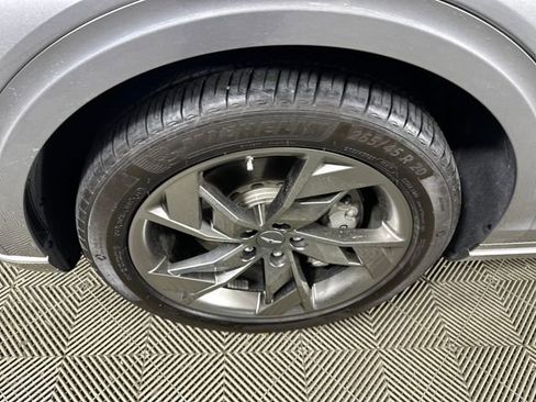 Used 2023 Genesis Electrified GV70 Advanced image 10