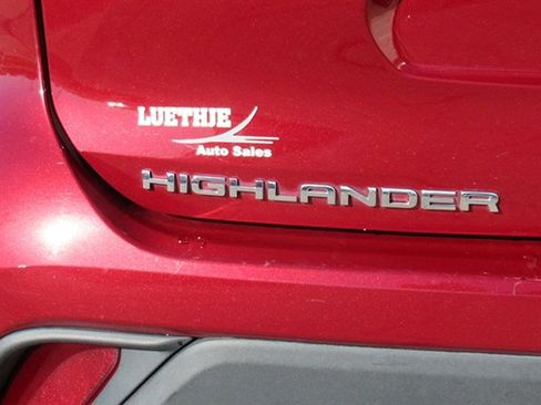 Used 2020 Toyota Highlander XLE image 38