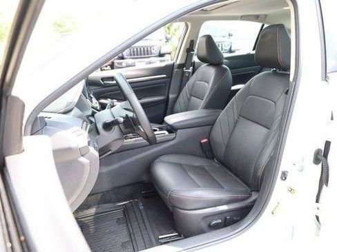 Used 2025 Nissan Altima 2.5 SR w/ SR Premium Package FWD image 8