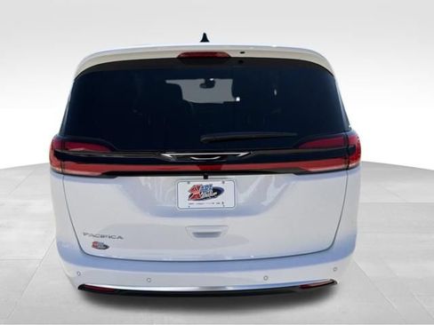 New 2027 Chrysler Pacifica Select FWD image 29
