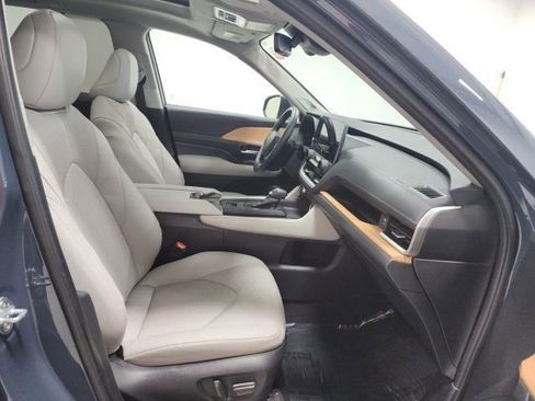 Used 2024 Toyota Grand Highlander Limited image 17